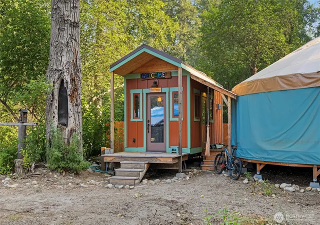 Photo 3 of Single family home for sale at 21325 Wa 207, Leavenworth, WA 98826 | MLS# NWM2574614 | Listing updated on 2026-09-25