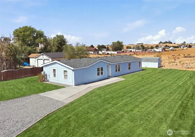 Photo 2 of Manufactured home for sale at 6102 Road 3 Ne, Moses Lake, WA 98837 | MLS# NWM2574617 | Listing updated on 2026-10-02