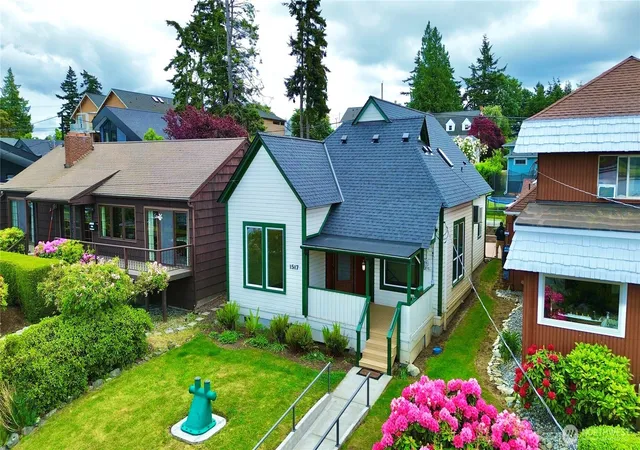 Photo 1 of Single family home for sale at 1517 6th St, Anacortes, WA 98221 | MLS# NWM2574618 | Listing updated on 2026-09-25