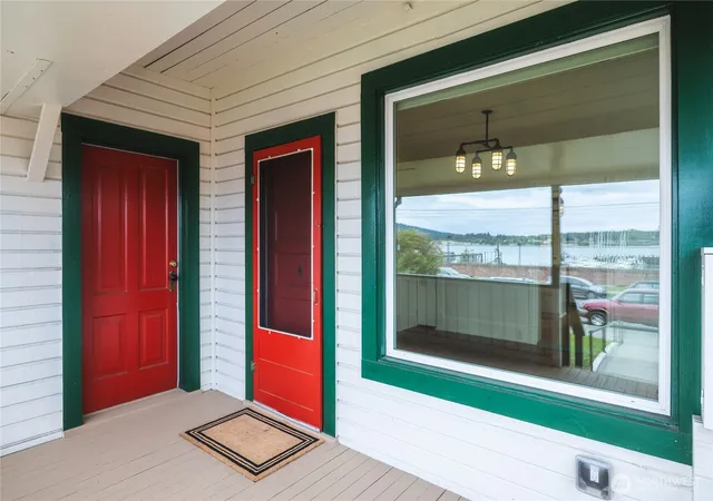 Photo 2 of Single family home for sale at 1517 6th St, Anacortes, WA 98221 | MLS# NWM2574618 | Listing updated on 2026-09-25