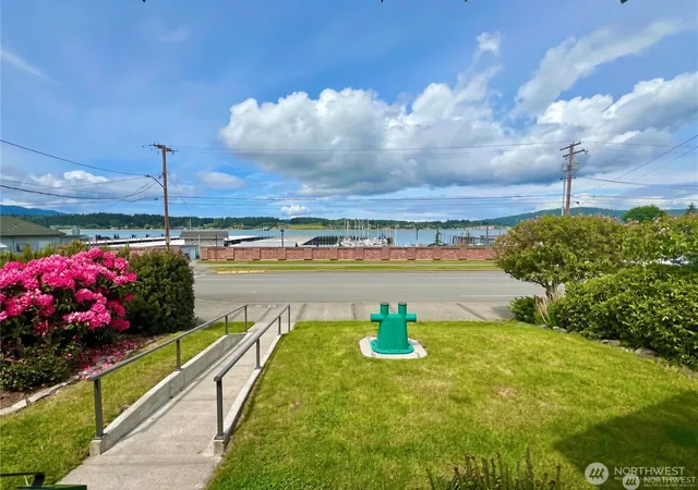 Photo 3 of Single family home for sale at 1517 6th St, Anacortes, WA 98221 | MLS# NWM2574618 | Listing updated on 2026-09-25
