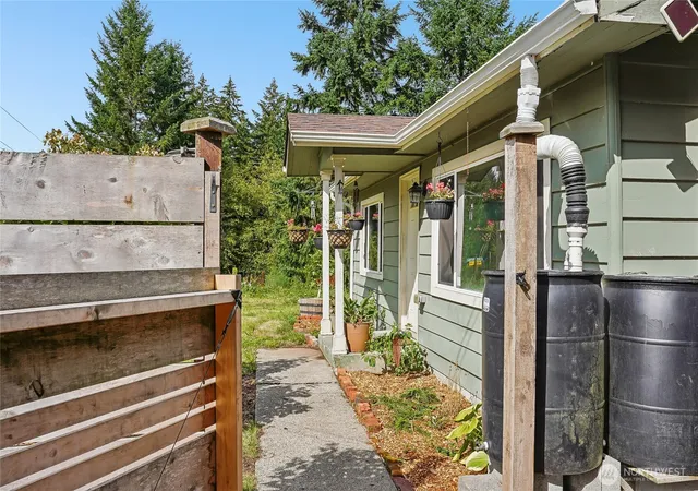 Photo 3 of Single family home for sale at 6605 Sidney Rd Sw, Port Orchard, WA 98367 | MLS# NWM2574627 | Listing updated on 2026-09-22