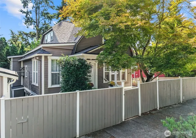 Photo 3 of Single family home for sale at 324 27th Avenue E, Seattle, WA 98112 | MLS# NWM2574633 | Listing updated on 2026-10-02