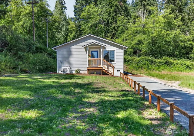 Photo 2 of Single family home for sale at 6888 Helena St, Clinton, WA 98236 | MLS# NWM2574637 | Listing updated on 2026-09-25