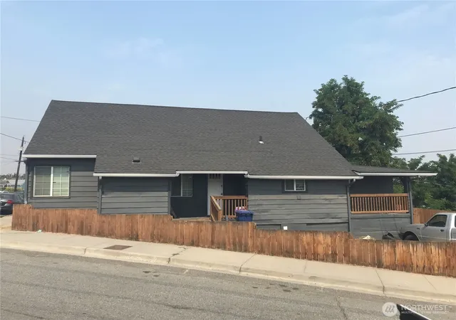 Multi family home for sale at 541 Walker Ave, Wenatchee, WA 98801 | MLS# NWM2574645