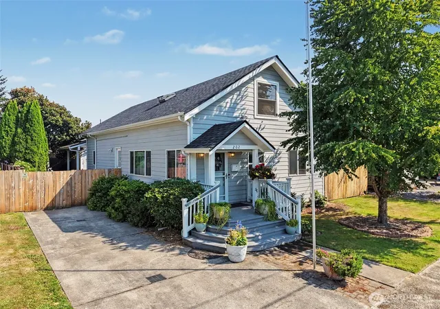 Photo 1 of Single family home for sale at 202 E St Sw, Auburn, WA 98001 | MLS# NWM2574652 | Listing updated on 2026-09-24