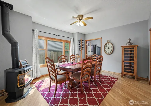 Photo 4 of Single family home for sale at 202 E St Sw, Auburn, WA 98001 | MLS# NWM2574652 | Listing updated on 2026-09-24