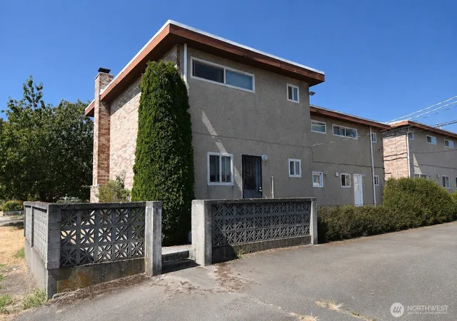 Photo 2 of Multi family home for sale at 9200 Ashworth Ave N, Seattle, WA 98103 | MLS# NWM2574654 | Listing updated on 2026-09-28