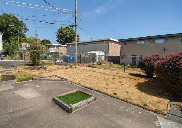 Photo 3 of Multi family home for sale at 9200 Ashworth Ave N, Seattle, WA 98103 | MLS# NWM2574654 | Listing updated on 2026-09-28