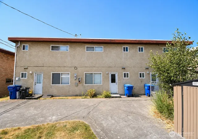 Photo 3 of Multi family home for sale at 9208 Ashworth Ave N, Seattle, WA 98103 | MLS# NWM2574655 | Listing updated on 2026-09-28