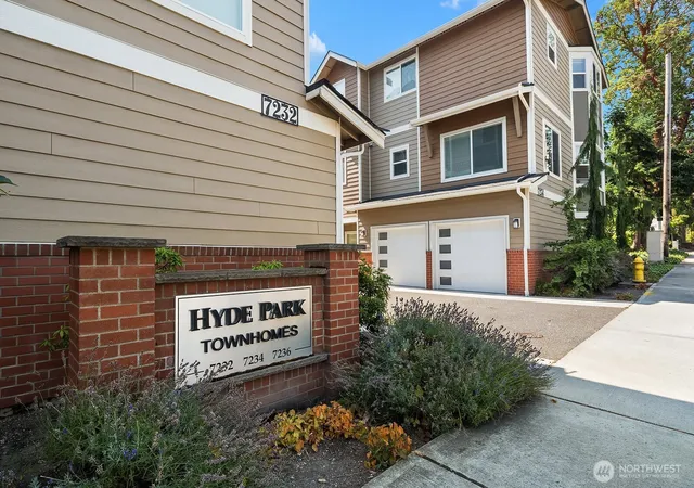 Photo 3 of Townhouse for sale at 7236 212th St #B, Edmonds, WA 98026 | MLS# NWM2574669 | Listing updated on 2026-10-01