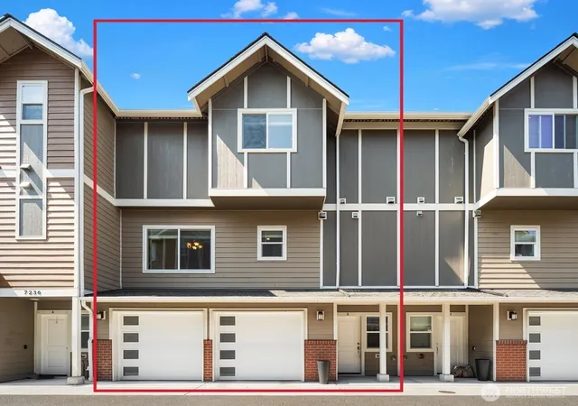 Photo 2 of Townhouse for sale at 7236 212th St #B, Edmonds, WA 98026 | MLS# NWM2574669 | Listing updated on 2026-10-01