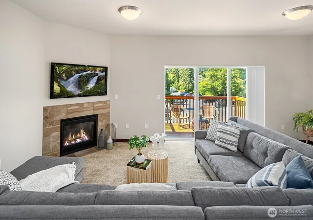 Photo 4 of Townhouse for sale at 7236 212Th St #B, Edmonds, WA 98026 | MLS# NWM2574669 | Listing updated on 2026-10-01