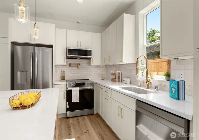 Photo 4 of Condo for sale at 9251 Palatine Ave N #B, Seattle, WA 98103 | MLS# NWM2574676 | Listing updated on 2026-10-02