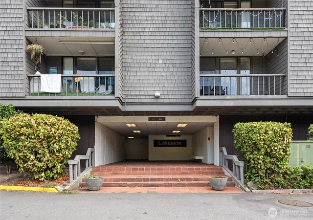 Photo 3 of Townhouse for sale at 6260 139Th Ave Ne #70, Redmond, WA 98052 | MLS# NWM2574677 | Listing updated on 2026-10-02