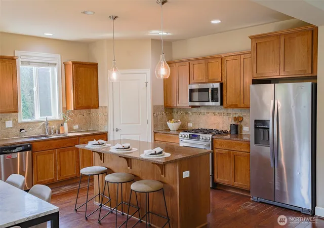 Photo 3 of Single family home for sale at 208 Ilwaco Pl Se, Renton, WA 98059 | MLS# NWM2574679 | Listing updated on 2026-10-12