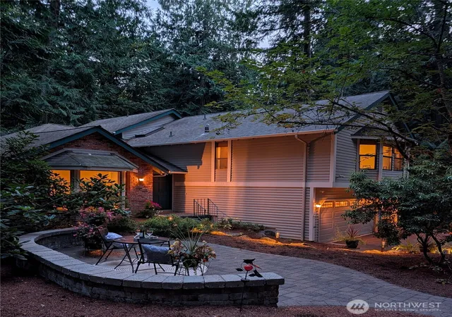 Photo 2 of Single family home for sale at 20525 Ne 68th St, Redmond, WA 98053 | MLS# NWM2574681 | Listing updated on 2026-10-02