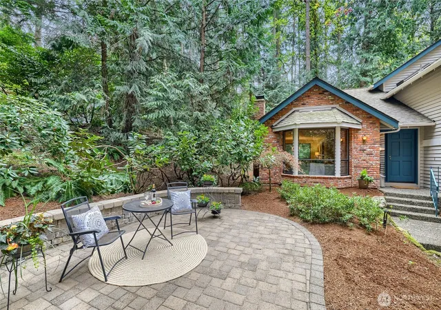 Photo 3 of Single family home for sale at 20525 Ne 68th St, Redmond, WA 98053 | MLS# NWM2574681 | Listing updated on 2026-10-02