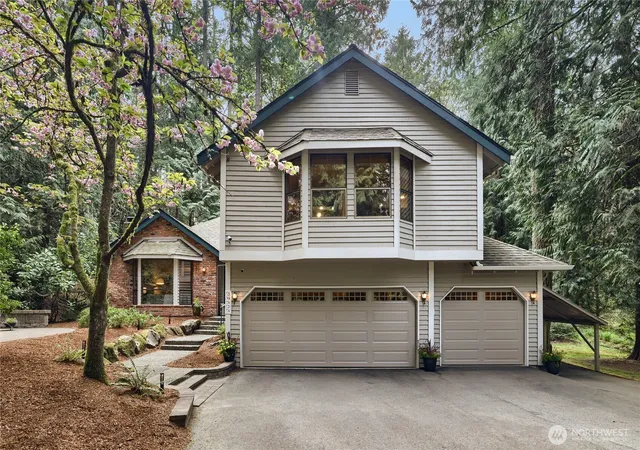 Photo 4 of Single family home for sale at 20525 Ne 68Th St, Redmond, WA 98053 | MLS# NWM2574681 | Listing updated on 2026-10-02