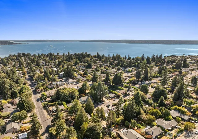 Photo 3 of Sale Pending at 3516 Sw 107th St, Seattle, WA 98146 | MLS# NWM2574686 | Listing updated on 2026-09-25