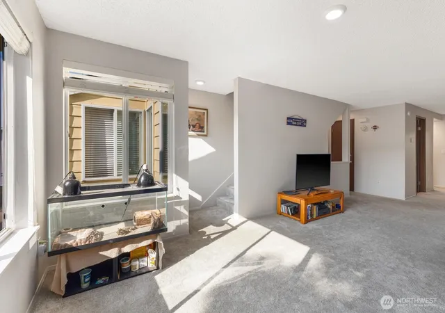 Photo 4 of Condo for sale at 11802 98Th Ave Ne #B6, Kirkland, WA 98034 | MLS# NWM2574688 | Listing updated on 2026-09-25