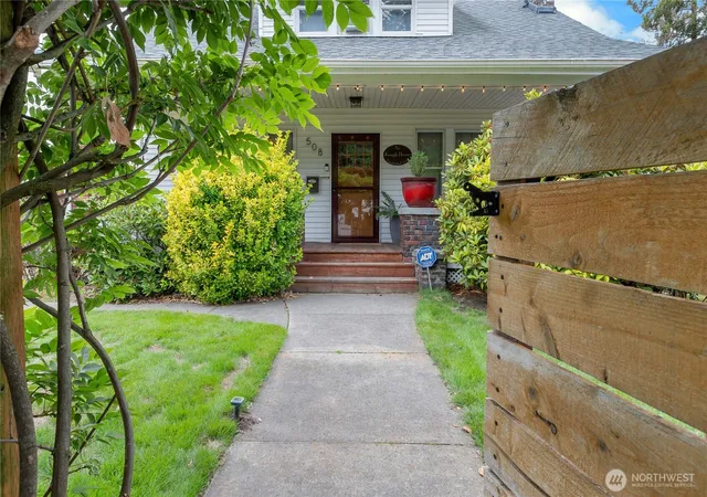 Photo 3 of Single family home for sale at 508 5th Street Ne, Puyallup, WA 98372 | MLS# NWM2574693 | Listing updated on 2026-09-28