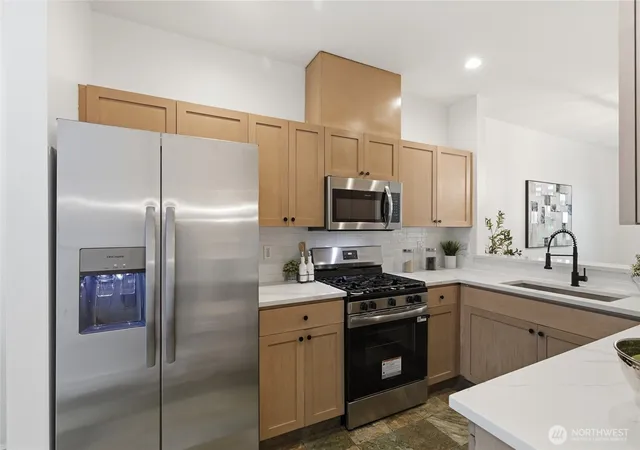 Photo 4 of Townhouse for sale at 945 232Nd Pl Ne #945, Sammamish, WA 98074 | MLS# NWM2574699 | Listing updated on 2026-10-01