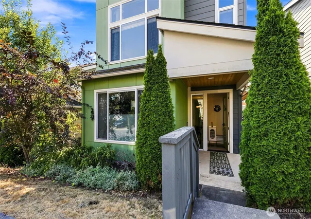 Photo 3 of Single family home for sale at 831 Sw 96th Pl, Seattle, WA 98106 | MLS# NWM2574703 | Listing updated on 2026-10-12