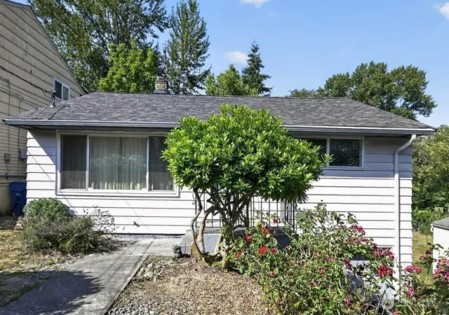 Photo 1 of Sale Pending at 2854 S Juneau St, Seattle, WA 98108 | MLS# NWM2574729 | Listing updated on 2026-09-22