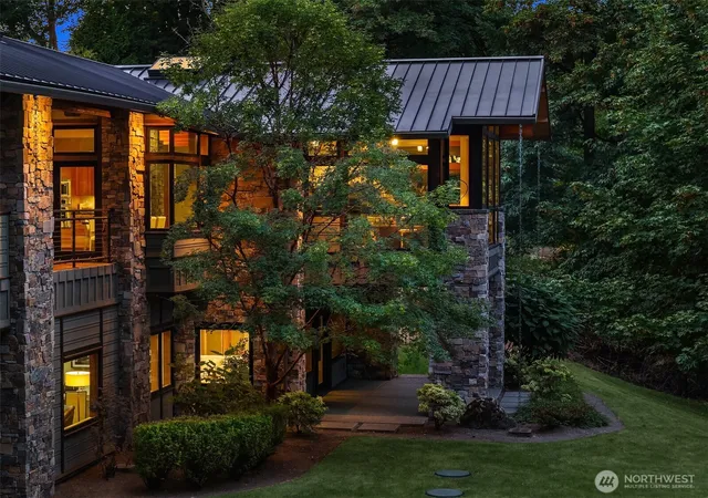 Photo 3 of Single family home for sale at 11811 184th Ave Ne, Redmond, WA 98052 | MLS# NWM2574731 | Listing updated on 2026-09-25