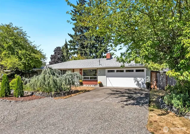 Photo 2 of Sale Pending at 2011 8th Ave Se, Puyallup, WA 98372 | MLS# NWM2574749 | Listing updated on 2026-09-21