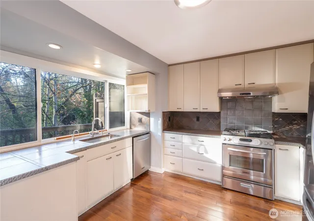 Photo 4 of Townhouse for sale at 119 98Th Ave Ne #119, Bellevue, WA 98004 | MLS# NWM2574768 | Listing updated on 2026-09-25
