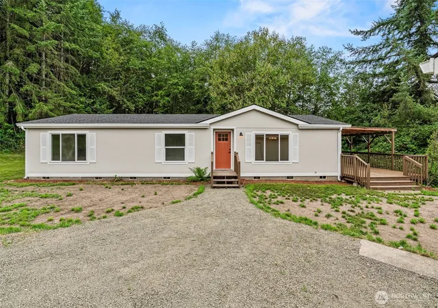 Photo 3 of Sale Pending at 186 Elochoman Valley Rd, Cathlamet, WA 98612 | MLS# NWM2574774 | Listing updated on 2026-09-20