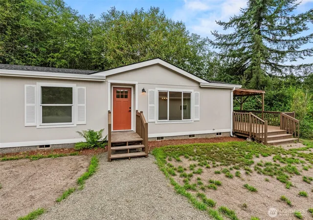 Photo 3 of Sale Pending at 186 Elochoman Valley Rd, Cathlamet, WA 98612 | MLS# NWM2574774 | Listing updated on 2026-09-20