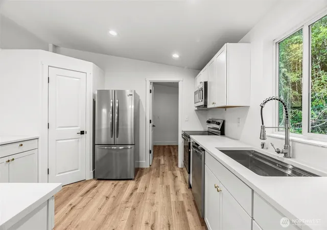 Photo 4 of Sale Pending at 186 Elochoman Valley Rd, Cathlamet, WA 98612 | MLS# NWM2574774 | Listing updated on 2026-09-20