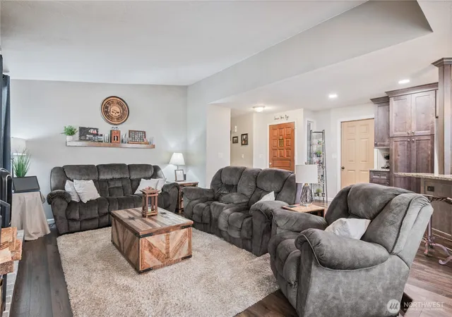 Photo 4 of Sale Pending at 3436 Ohio St, Longview, WA 98632 | MLS# NWM2574789 | Listing updated on 2026-10-01