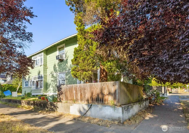 Photo 2 of Single family home for sale at 618 Nw 58th St, Seattle, WA 98107 | MLS# NWM2574796 | Listing updated on 2026-09-25