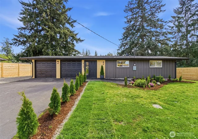 Photo 2 of Single family home for sale at 8102 Oakridge Dr Sw, Lakewood, WA 98498 | MLS# NWM2574821 | Listing updated on 2026-09-25