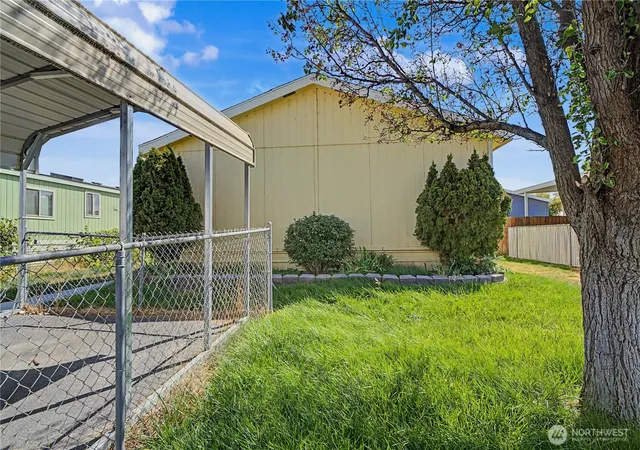 Photo 2 of Sale Pending at 3211 W Wapato Dr #56, Moses Lake, WA 98837 | MLS# NWM2574832 | Listing updated on 2026-09-24