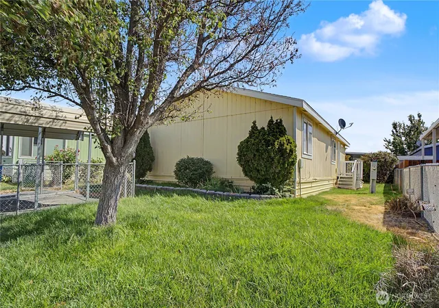 Photo 3 of Sale Pending at 3211 W Wapato Dr #56, Moses Lake, WA 98837 | MLS# NWM2574832 | Listing updated on 2026-09-24