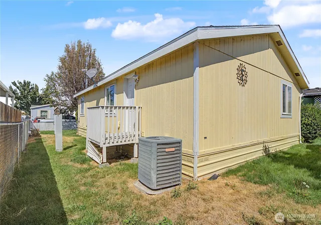 Photo 4 of Sale Pending at 3211 W Wapato Dr #56, Moses Lake, WA 98837 | MLS# NWM2574832 | Listing updated on 2026-09-24