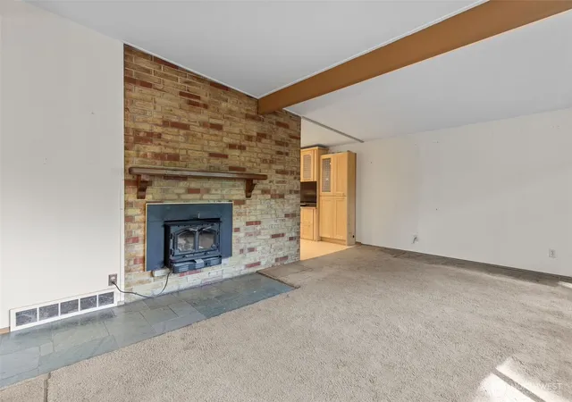 Photo 2 of Sale Pending at 16639 Se 8th St, Bellevue, WA 98008 | MLS# NWM2574837 | Listing updated on 2026-10-01