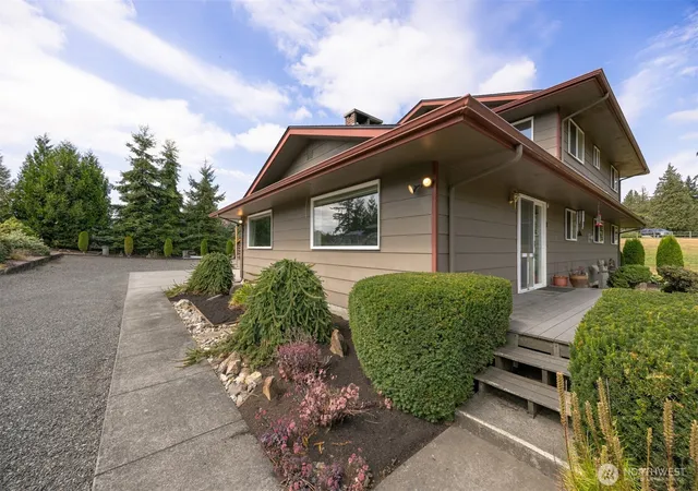Photo 2 of Sale Pending at 9471 Axlund Rd, Lynden, WA 98264 | MLS# NWM2574839 | Listing updated on 2026-09-07