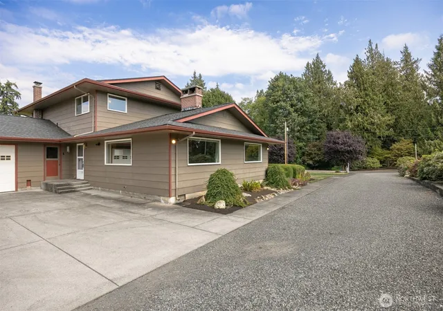 Photo 3 of Sale Pending at 9471 Axlund Rd, Lynden, WA 98264 | MLS# NWM2574839 | Listing updated on 2026-09-07