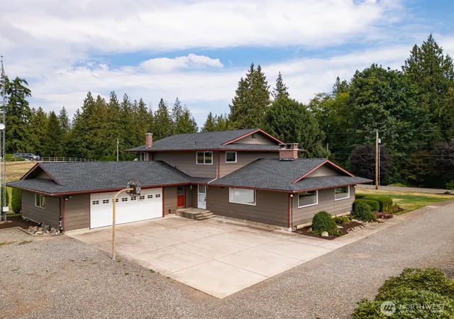 Photo 3 of Sale Pending at 9471 Axlund Rd, Lynden, WA 98264 | MLS# NWM2574839 | Listing updated on 2026-09-07