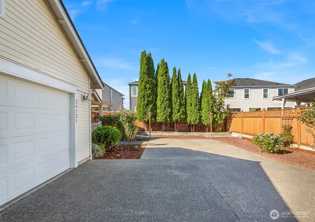 Photo 3 of Sale Pending at 24321 119Th Ave Se, Kent, WA 98030 | MLS# NWM2574842 | Listing updated on 2026-09-21