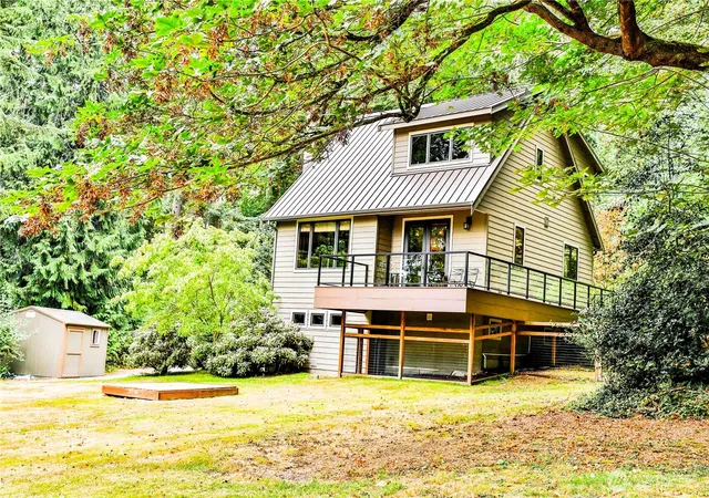 Photo 2 of Sale Pending at 8039 Cultus Bay Rd, Clinton, WA 98236 | MLS# NWM2574851 | Listing updated on 2026-09-23