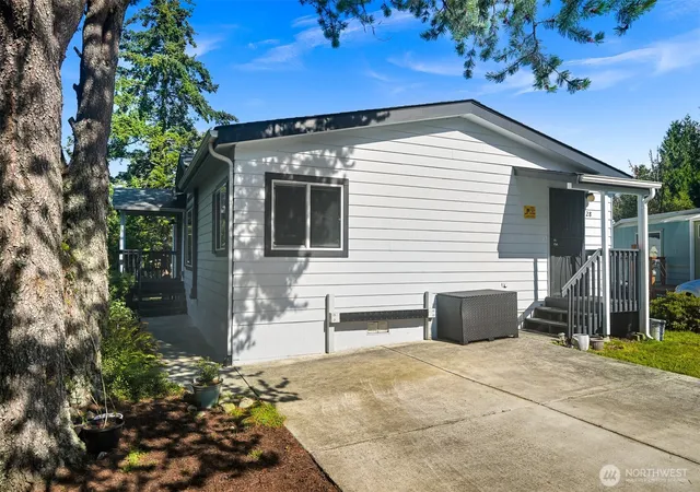 Photo 3 of Manufactured home for sale at 4000 Flynn St #28, Bellingham, WA 98229 | MLS# NWM2574854 | Listing updated on 2026-09-25