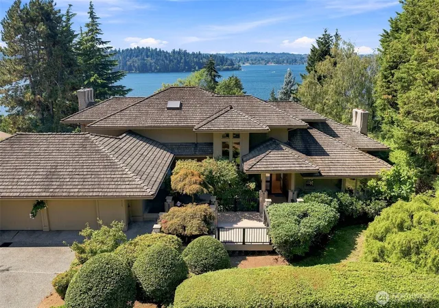 Photo 2 of Single family home for sale at 4715 81st Ave Se, Mercer Island, WA 98040 | MLS# NWM2574855 | Listing updated on 2026-10-01