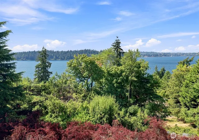 Photo 3 of Single family home for sale at 4715 81st Ave Se, Mercer Island, WA 98040 | MLS# NWM2574855 | Listing updated on 2026-10-01